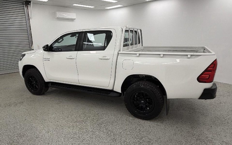 2025 Toyota Hilux 4x4 SR