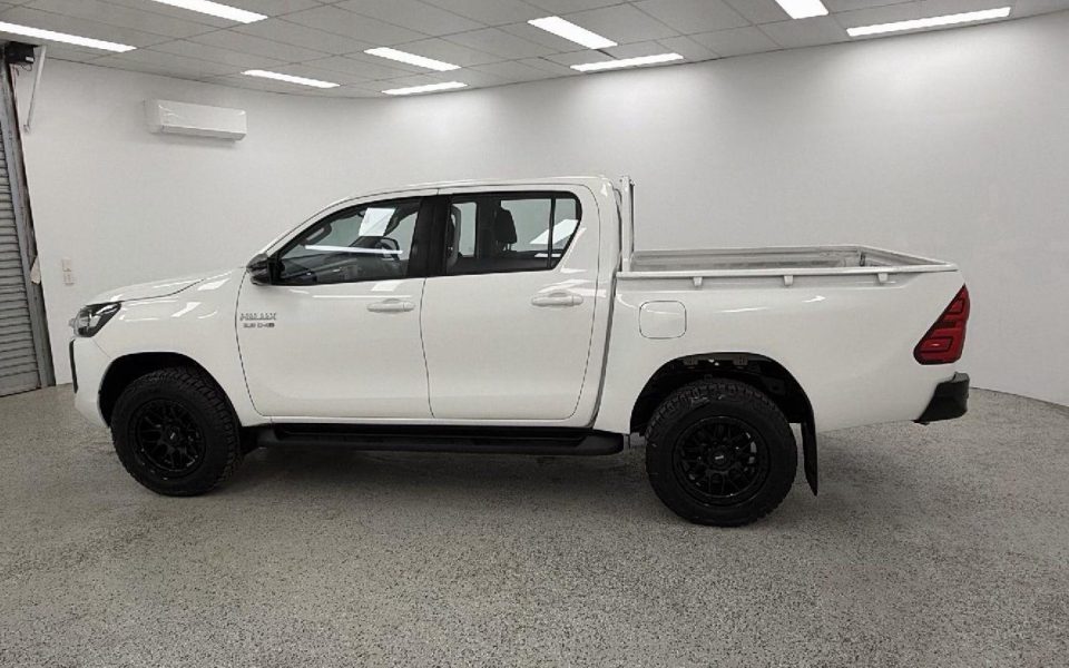 2025 Toyota Hilux 4x4 SR