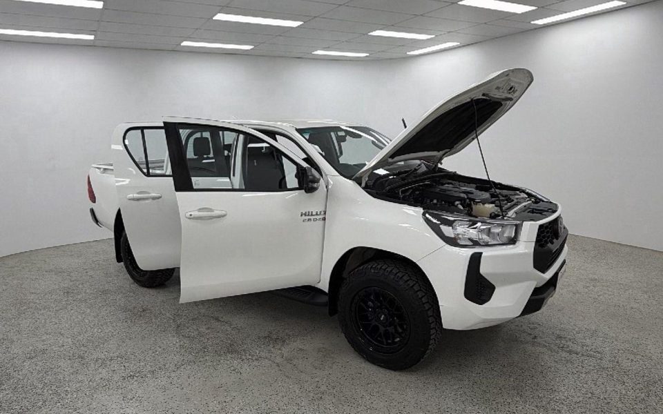 2025 Toyota Hilux 4x4 SR