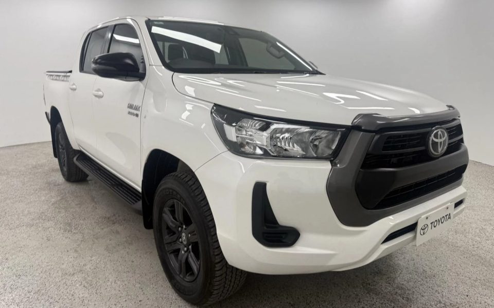 2023 Toyota Hilux SR