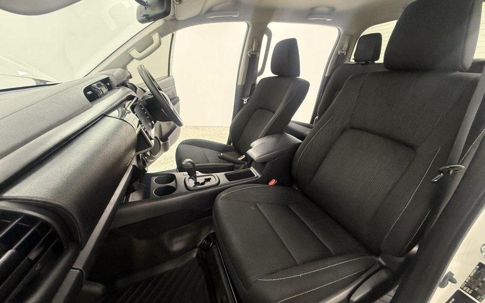 2023 Toyota Hilux SR