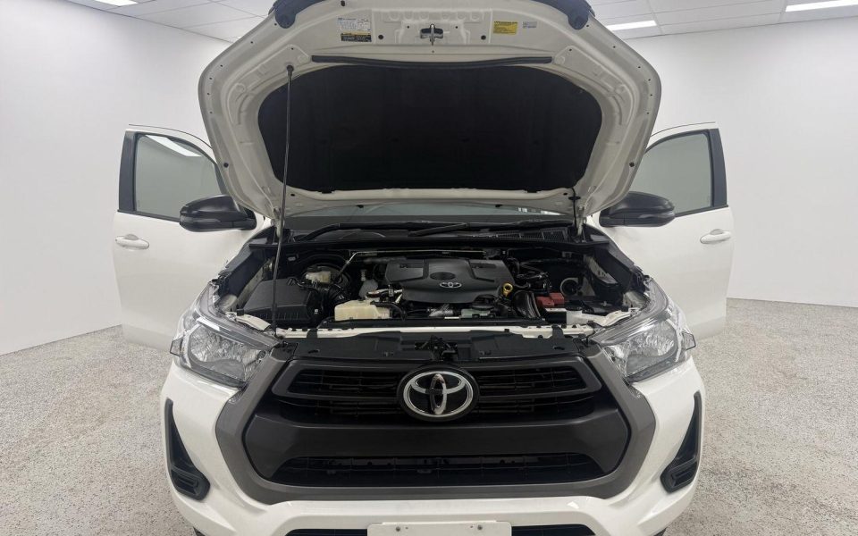 2023 Toyota Hilux SR