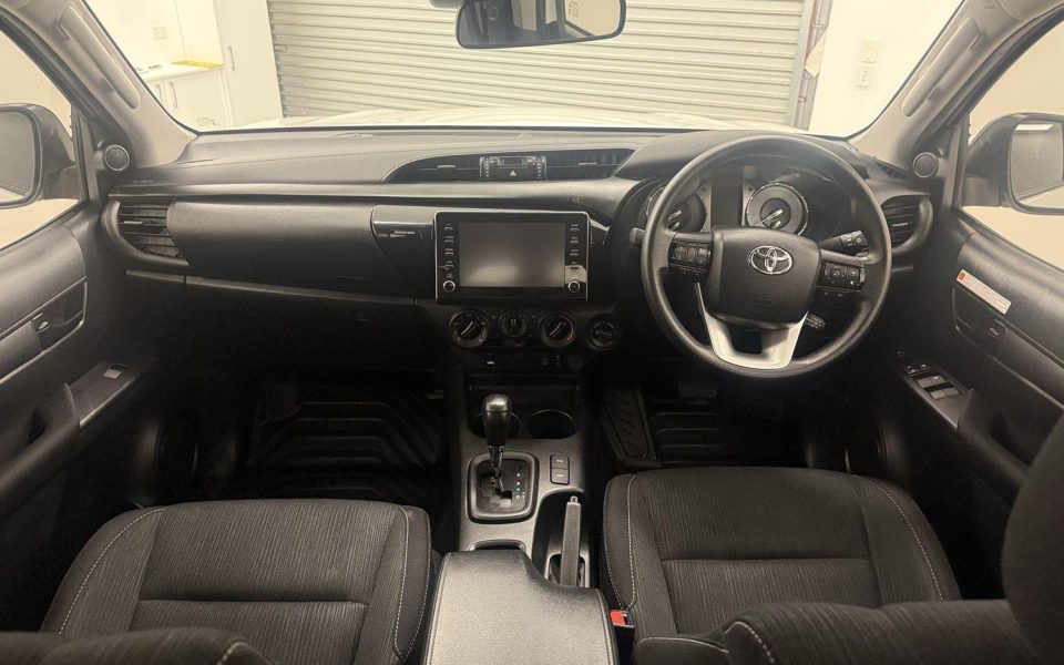 2023 Toyota Hilux SR