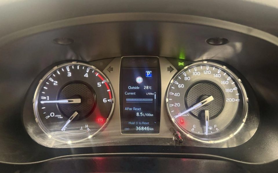 2023 Toyota Hilux SR