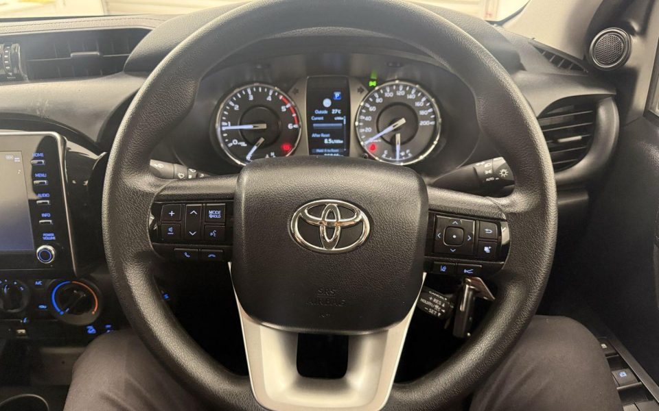 2023 Toyota Hilux SR