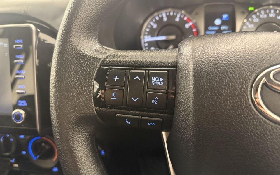 2023 Toyota Hilux SR