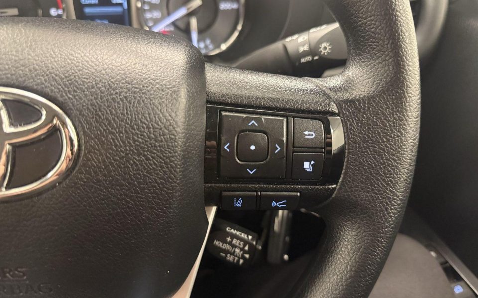 2023 Toyota Hilux SR