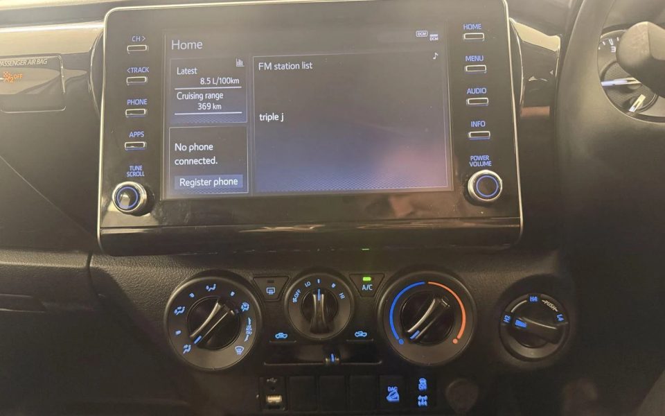 2023 Toyota Hilux SR