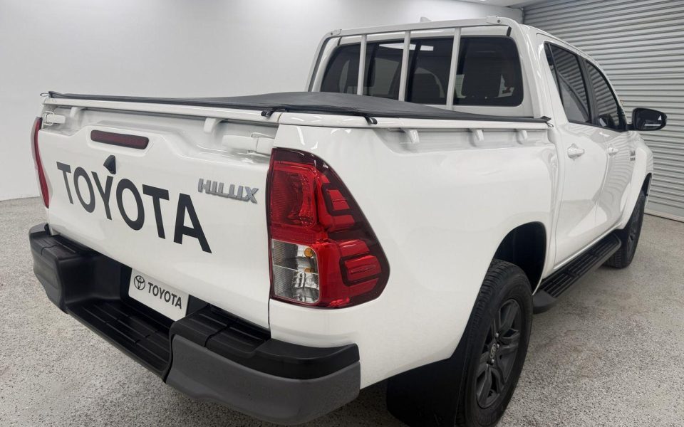 2023 Toyota Hilux SR