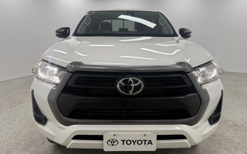 2023 Toyota Hilux SR