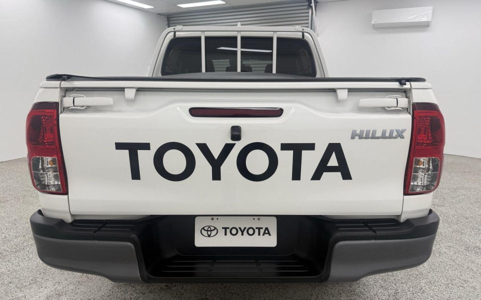 2023 Toyota Hilux SR