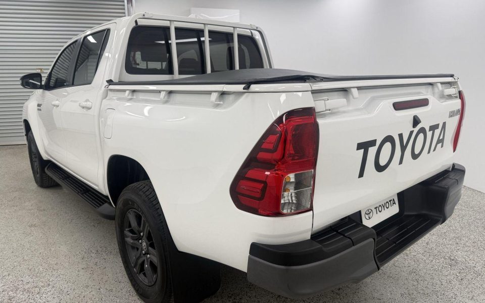2023 Toyota Hilux SR