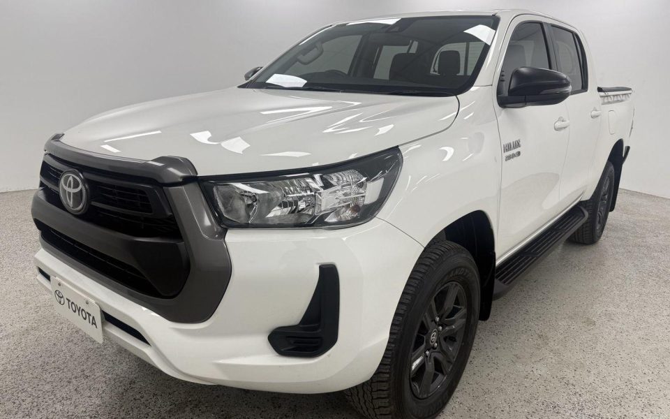 2023 Toyota Hilux SR