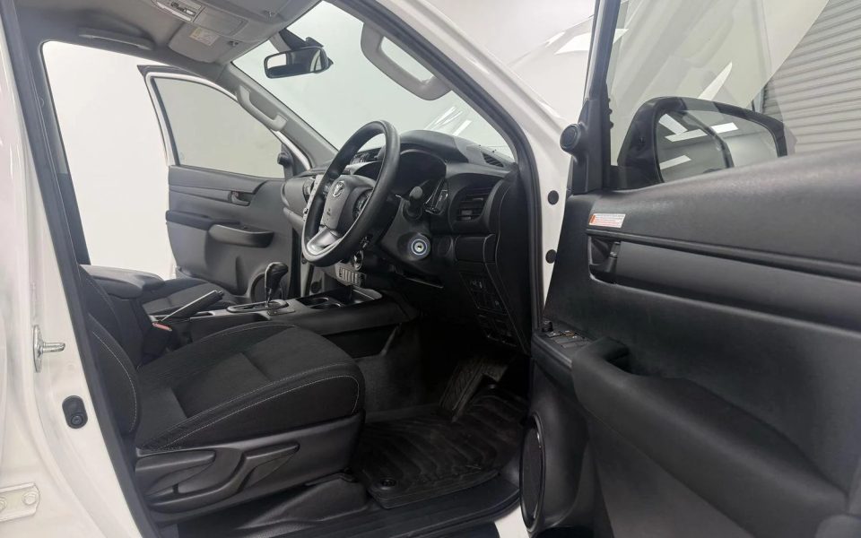 2023 Toyota Hilux SR