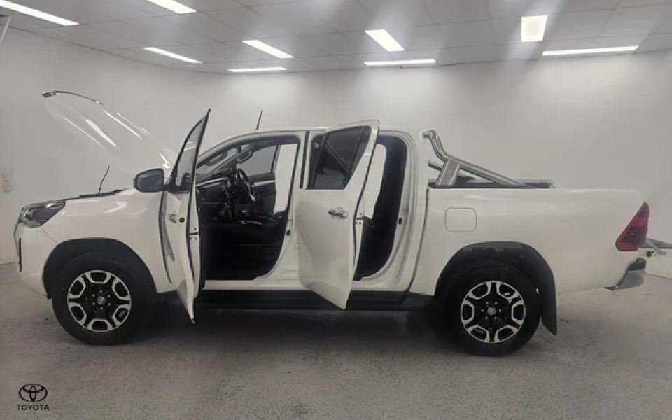 2021 Toyota Hilux SR5