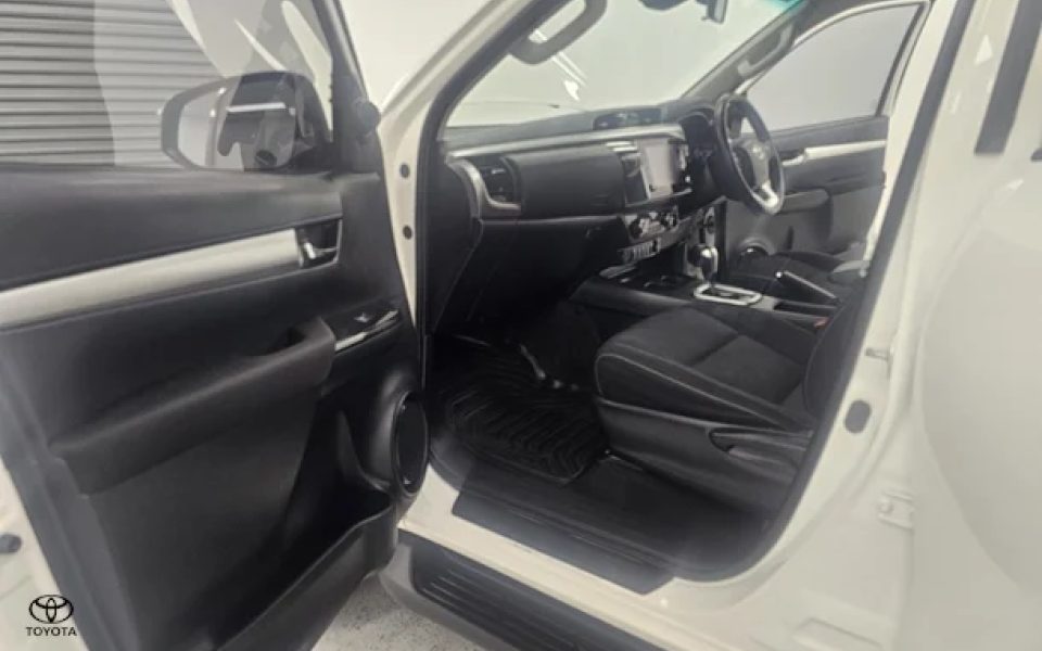 2021 Toyota Hilux SR5