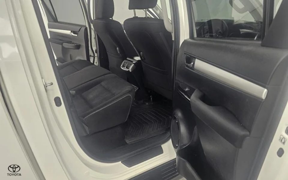 2021 Toyota Hilux SR5