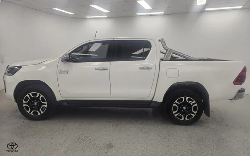 2021 Toyota Hilux SR5