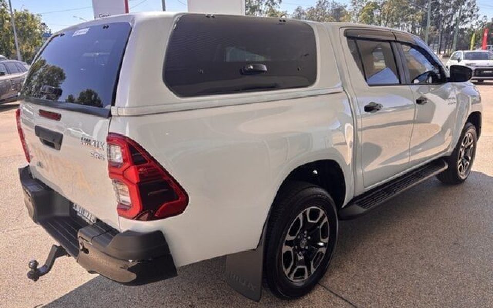 2025 Toyota Hilux SR5