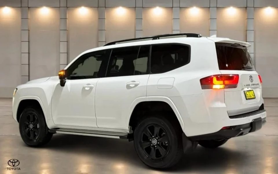 2024 Toyota Landcruiser GXL