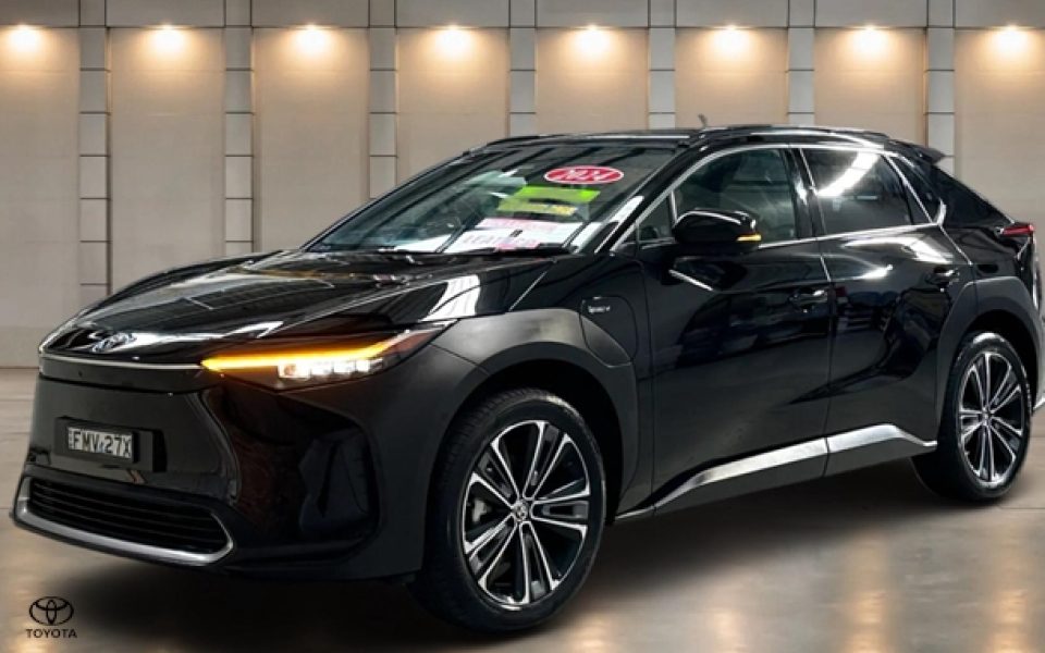 2024 Toyota bZ4X Base