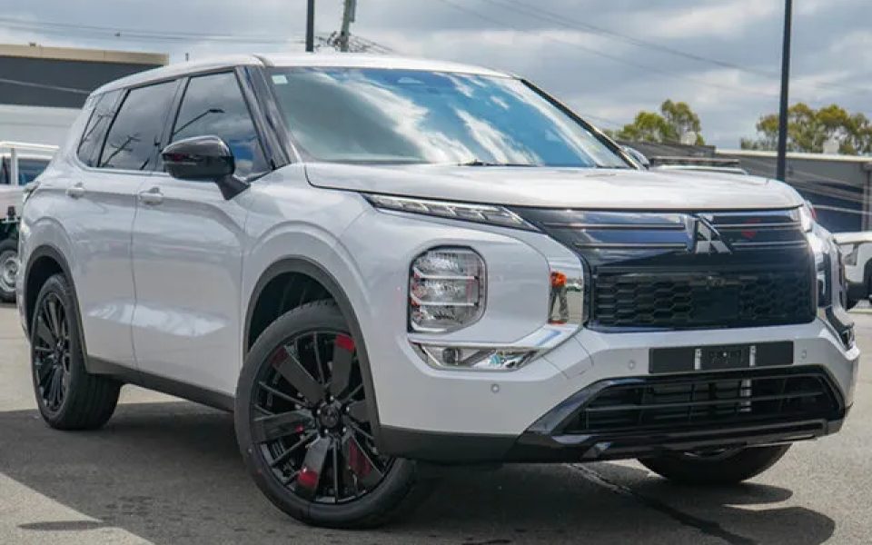 2026 Mitsubishi Outlander ZM MY26 Black Edition 2WD White Diamond 8 Speed Constant Variable Wagon
