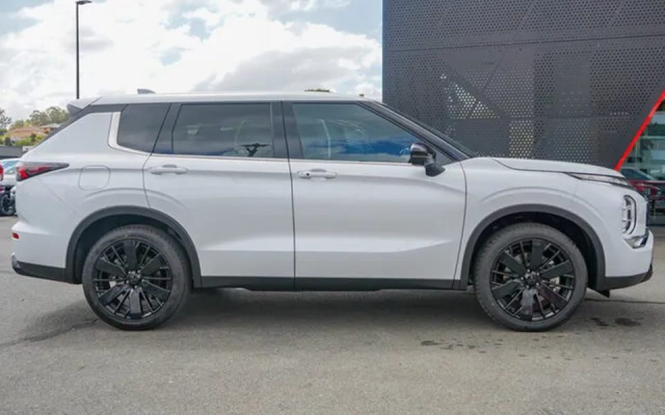 2026 Mitsubishi Outlander ZM MY26 Black Edition 2WD White Diamond 8 Speed Constant Variable Wagon