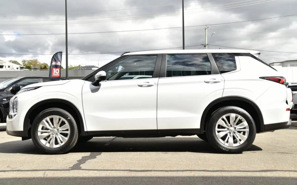 2025 Mitsubishi Outlander ZM MY25 ES 2WD White Diamond 8 Speed Constant Variable Wagon