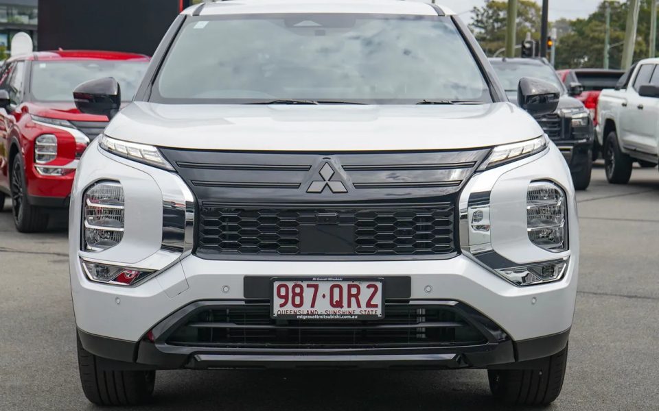 2026 Mitsubishi Outlander ZM MY26 Black Edition 2WD White Diamond 8 Speed Constant Variable Wagon