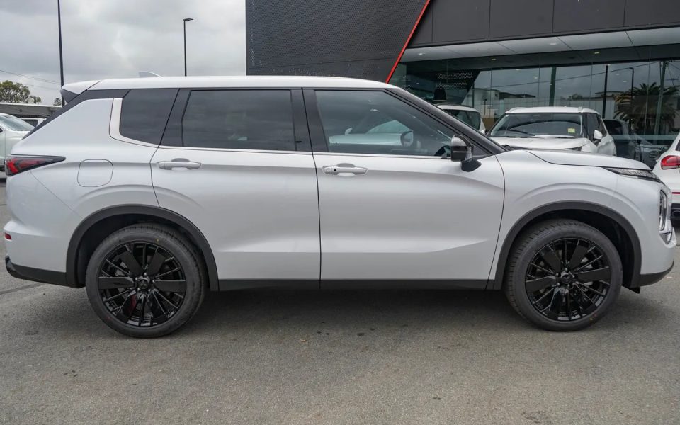 2026 Mitsubishi Outlander ZM MY26 Black Edition 2WD White Diamond 8 Speed Constant Variable Wagon