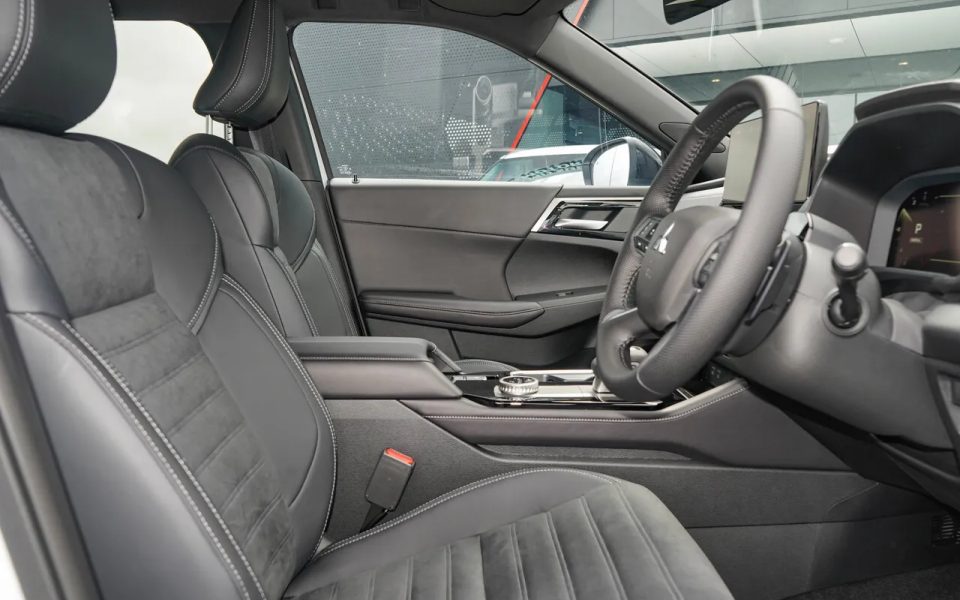 2026 Mitsubishi Outlander ZM MY26 Black Edition 2WD White Diamond 8 Speed Constant Variable Wagon