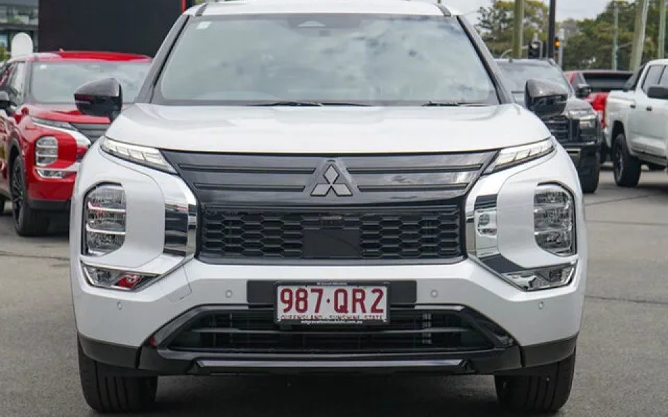 2026 Mitsubishi Outlander ZM MY26 Black Edition 2WD White Diamond 8 Speed Constant Variable Wagon
