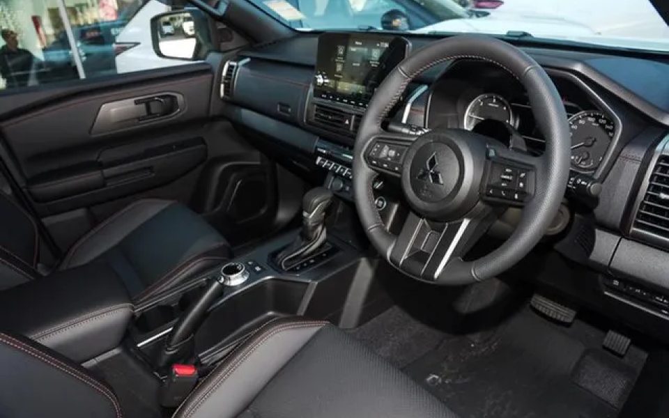 2026 Mitsubishi Triton MV MY26 GSR Pick-up Double Cab 4x4 White Diamond 6 Speed Sports Automatic