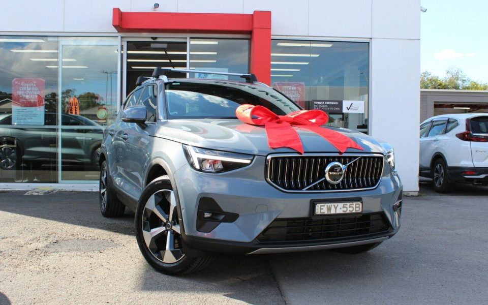 2022 Volvo XC40 Ultimate B4 Bright