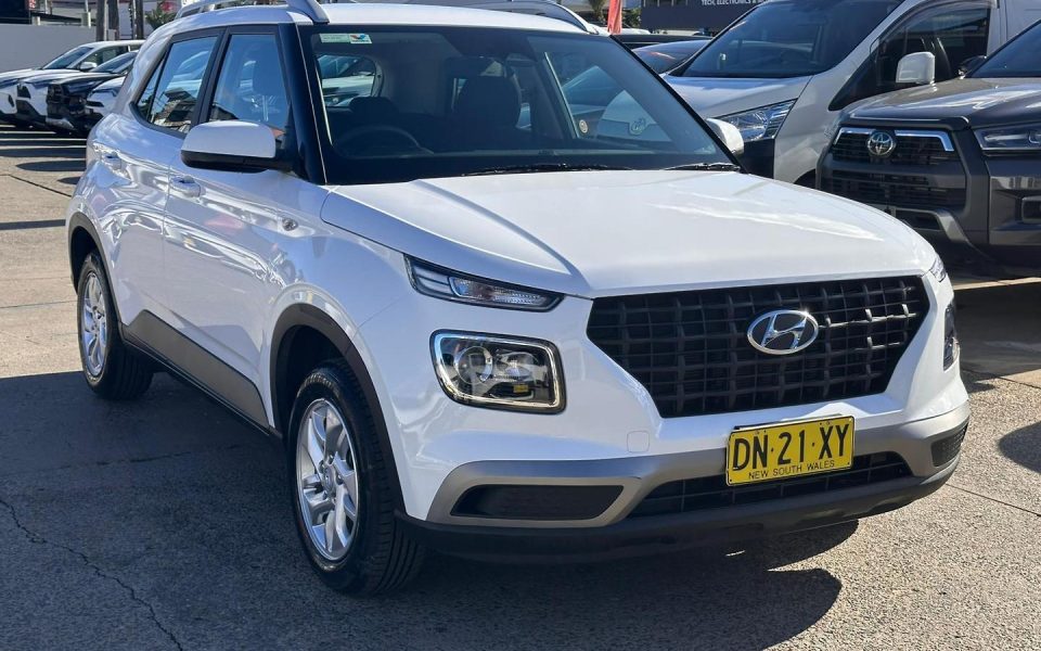 2025 Hyundai VENUE Base