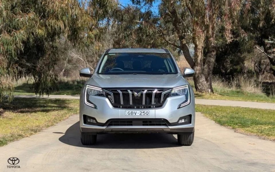 2025 Mahindra XUV700 AX7L