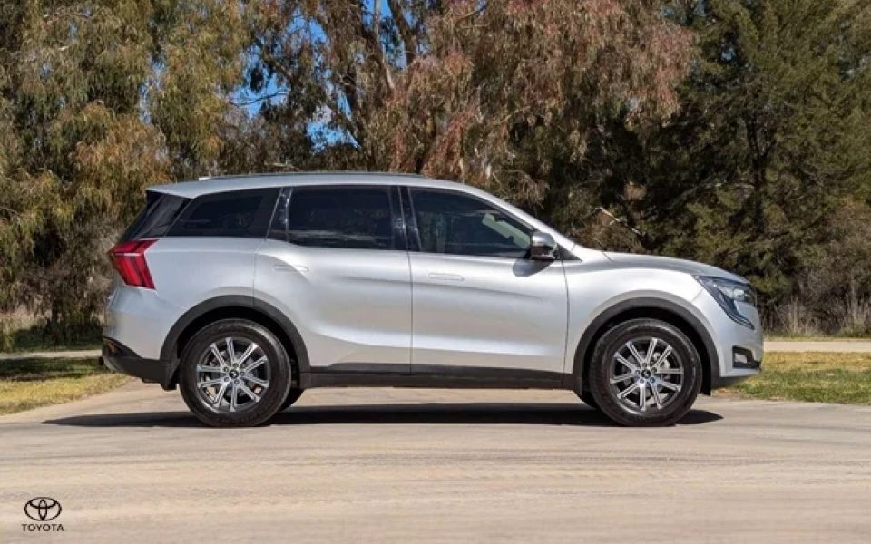 2025 Mahindra XUV700 AX7L