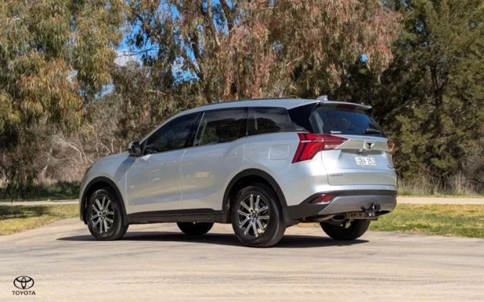 2025 Mahindra XUV700 AX7L