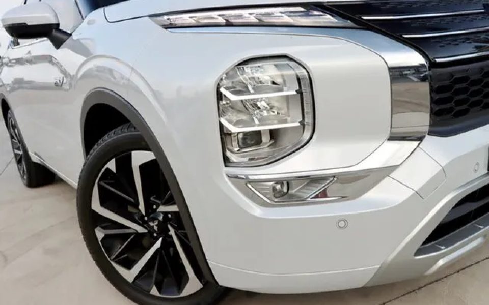 2025 Mitsubishi Outlander ZM MY24 PHEV AWD Exceed Tourer White Diamond 1 Speed Automatic Wagon