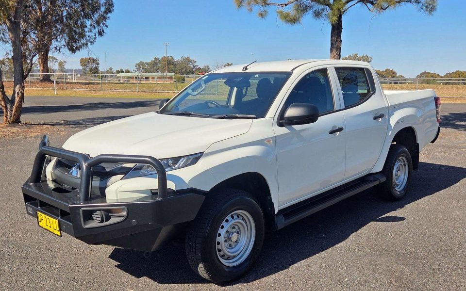 2023 Mitsubishi Triton GLX
