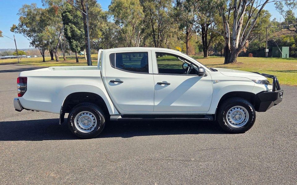 2023 Mitsubishi Triton GLX