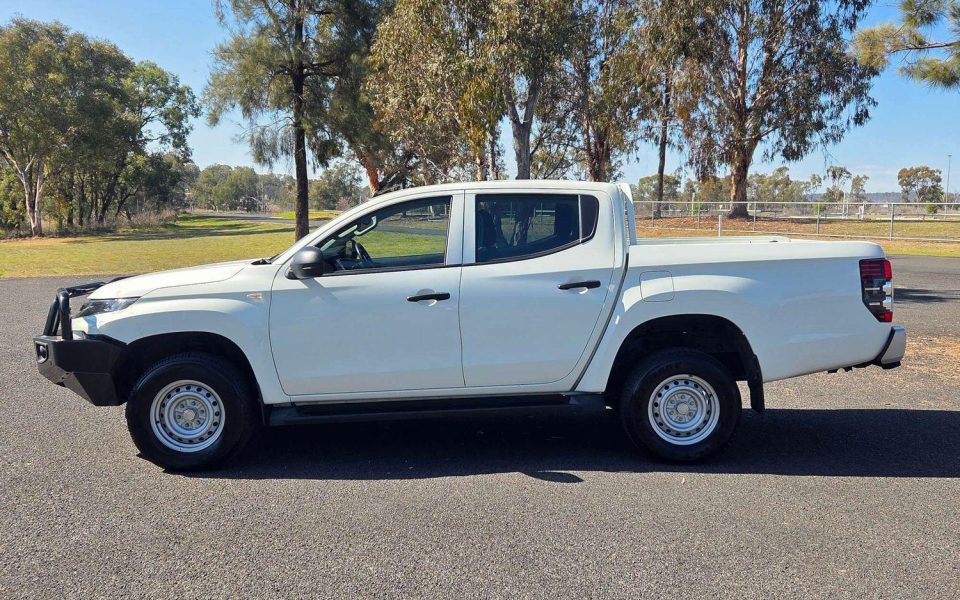 2023 Mitsubishi Triton GLX