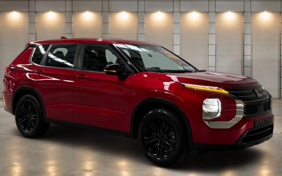 2024 Mitsubishi Outlander ES