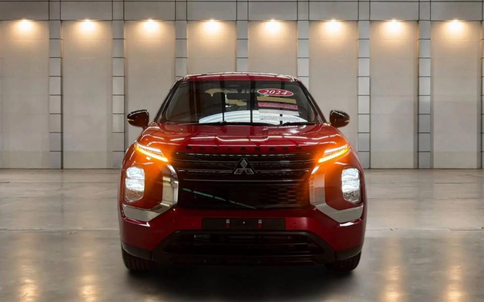 2024 Mitsubishi Outlander ES