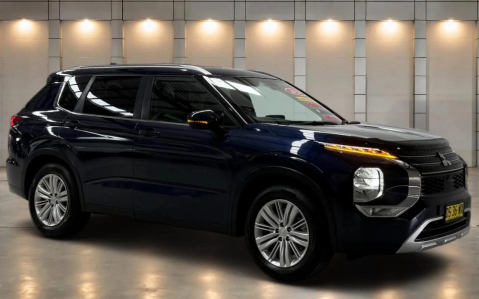 2024 Mitsubishi Outlander LS