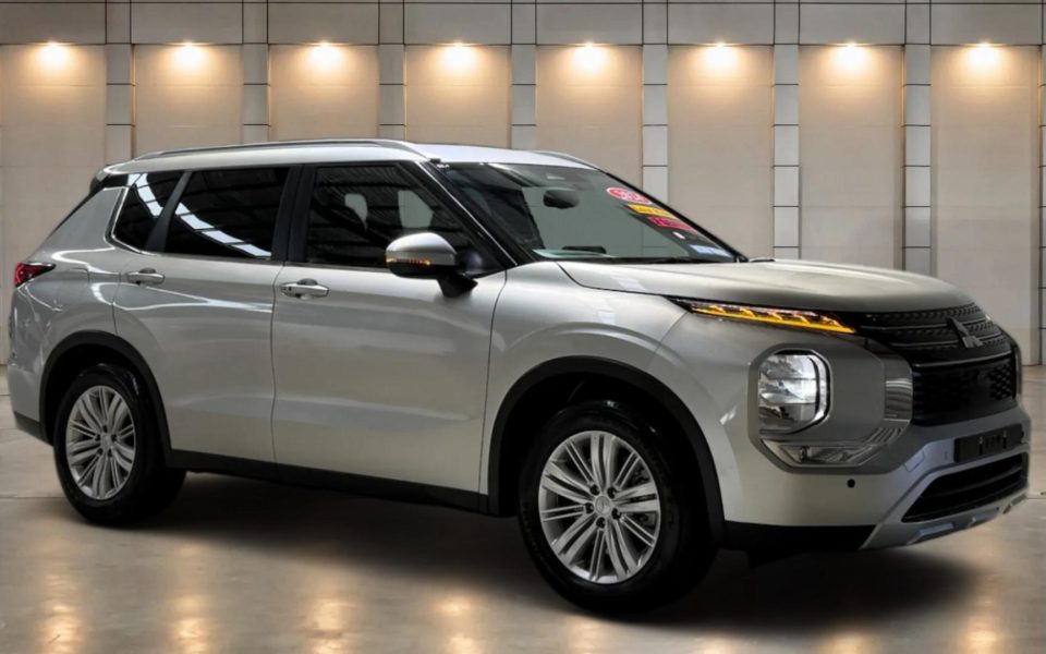 2024 Mitsubishi Outlander LS