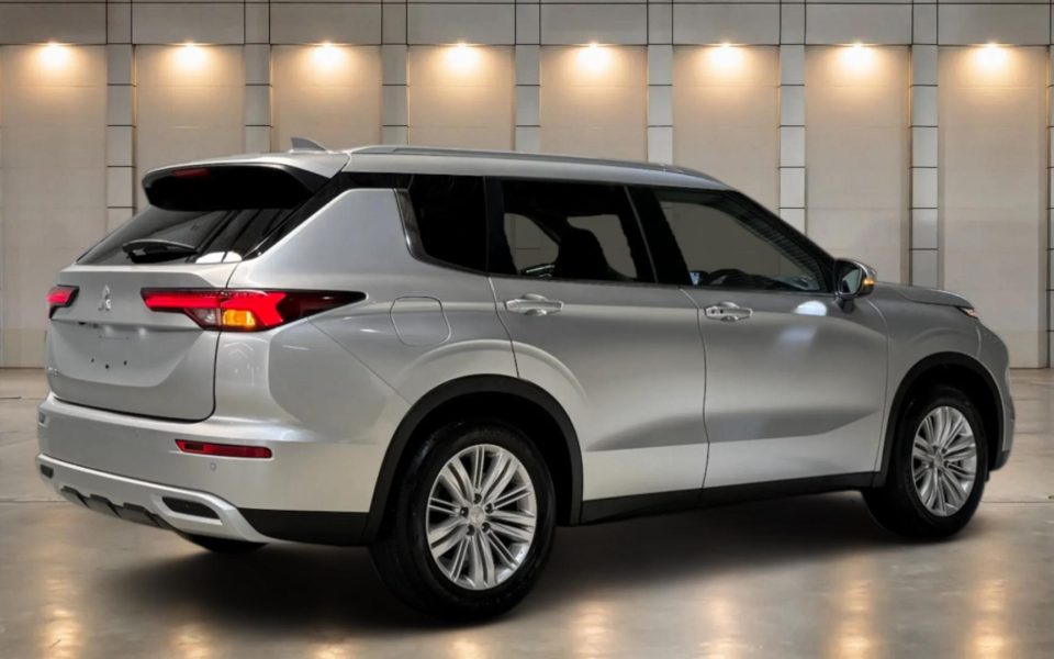 2024 Mitsubishi Outlander LS