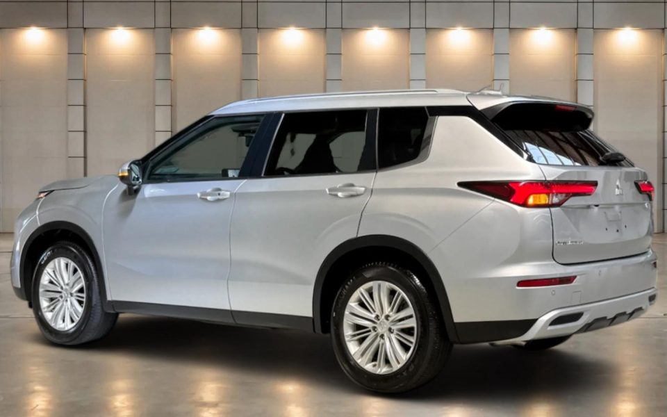2024 Mitsubishi Outlander LS