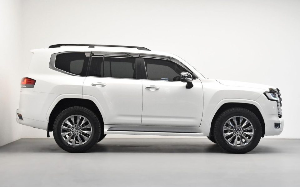 2023 Toyota Landcruiser Sahara ZX
