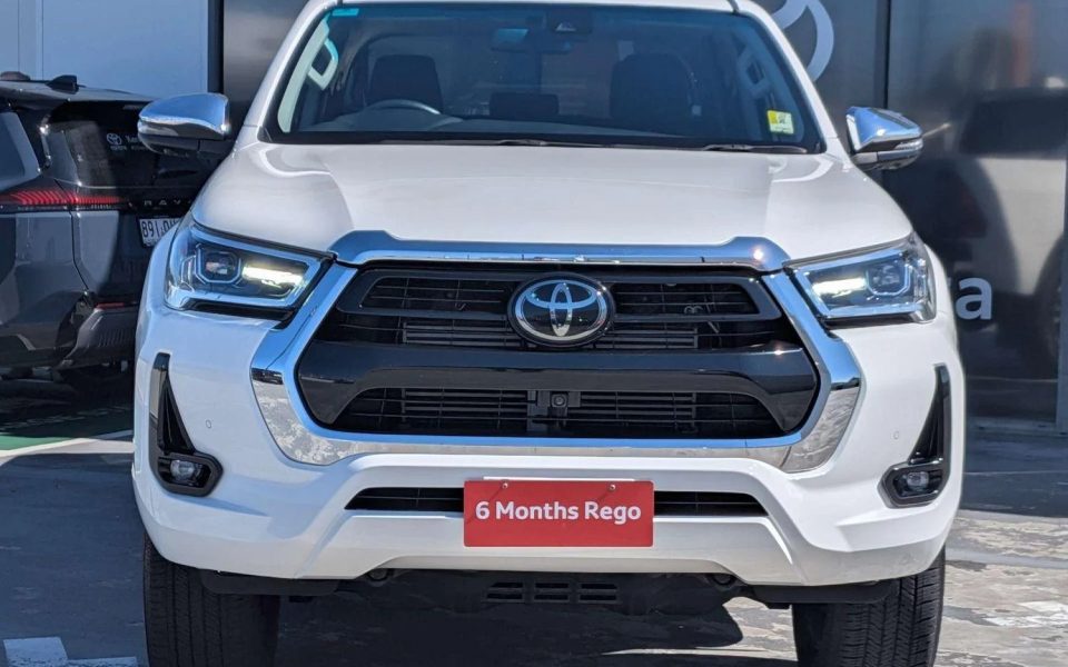 2023 Toyota Hilux SR5
